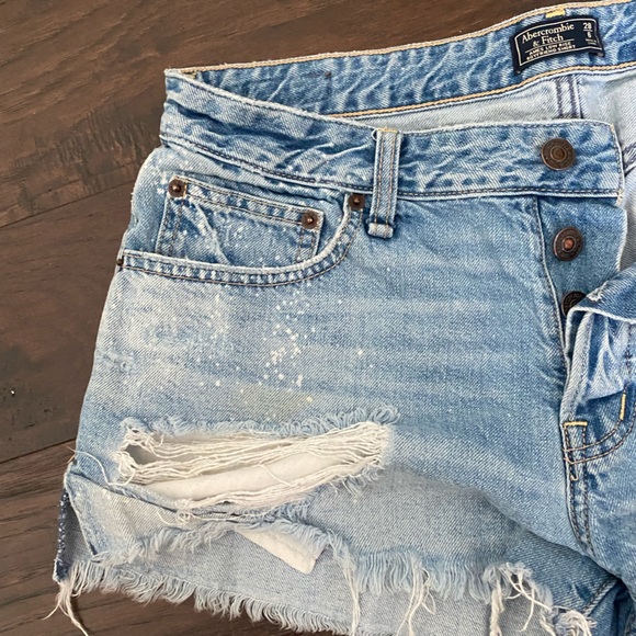Abercrombie & Fitch Low Rise Cut Off Shorts Size 6/28 - Picture 4 of 4